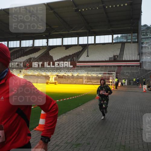 07.12.2025 - St. Pauli X-Mass-Run No. 15 Fabian Wolf http://msf.ph/oto/9373954 07.12.2025 09:57:45 Ziel 2678, 2984, 4030 meine-sportfotos.de