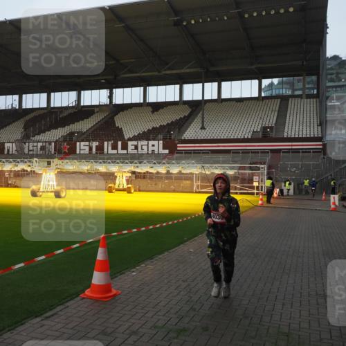 07.12.2025 - St. Pauli X-Mass-Run No. 15 Fabian Wolf http://msf.ph/oto/9373956 07.12.2025 09:57:46 Ziel 2678, 2984, 4030 meine-sportfotos.de