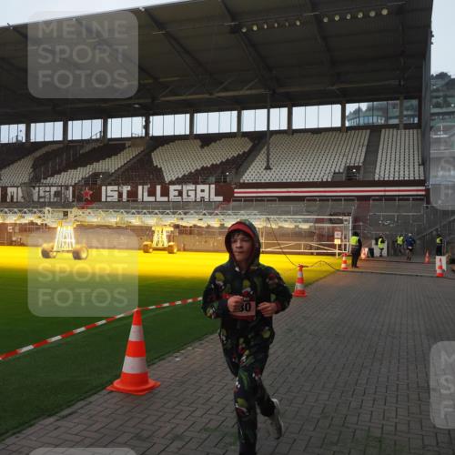07.12.2025 - St. Pauli X-Mass-Run No. 15 Fabian Wolf http://msf.ph/oto/9373958 07.12.2025 09:57:46 Ziel 2678, 2984, 4030 meine-sportfotos.de