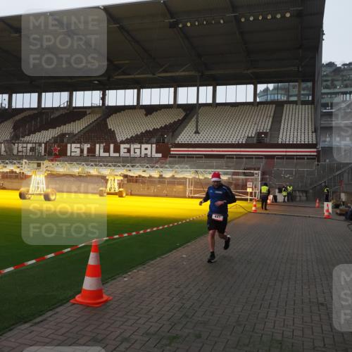 07.12.2025 - St. Pauli X-Mass-Run No. 15 Fabian Wolf http://msf.ph/oto/9373965 07.12.2025 09:57:55 Ziel 441, 2984, 4030 meine-sportfotos.de