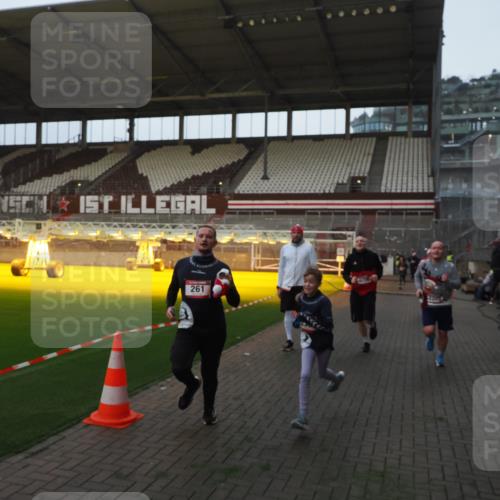 07.12.2025 - St. Pauli X-Mass-Run No. 15 Fabian Wolf http://msf.ph/oto/9373985 07.12.2025 09:58:23 Ziel 238, 261, 1173, 1633, 1774, 2205, 3405, 3515, 4031, 4206 meine-sportfotos.de