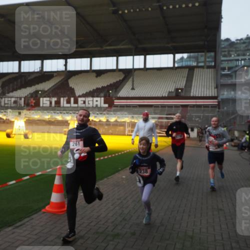 07.12.2025 - St. Pauli X-Mass-Run No. 15 Fabian Wolf http://msf.ph/oto/9373986 07.12.2025 09:58:23 Ziel 238, 261, 1173, 1633, 1774, 2205, 3405, 3515, 4031, 4206 meine-sportfotos.de