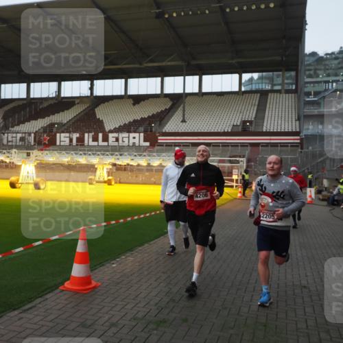 07.12.2025 - St. Pauli X-Mass-Run No. 15 Fabian Wolf http://msf.ph/oto/9373990 07.12.2025 09:58:24 Ziel 238, 261, 1173, 1633, 1774, 2205, 3515, 4031, 4206 meine-sportfotos.de