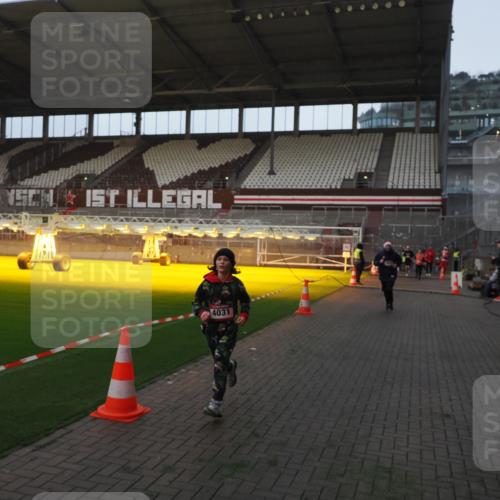 07.12.2025 - St. Pauli X-Mass-Run No. 15 Fabian Wolf http://msf.ph/oto/9374007 07.12.2025 09:58:29 Ziel 238, 261, 483, 1173, 1603, 1633, 1774, 2205, 3515, 4031, 4206 meine-sportfotos.de