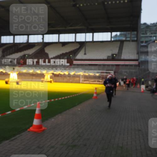 07.12.2025 - St. Pauli X-Mass-Run No. 15 Fabian Wolf http://msf.ph/oto/9374015 07.12.2025 09:58:31 Ziel 238, 261, 483, 532, 1173, 1528, 1603, 1633, 1774, 2205, 3515, 4031, 4206 meine-sportfotos.de