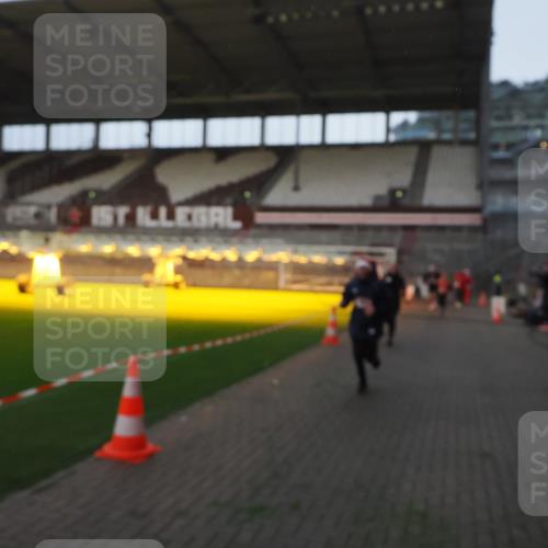 07.12.2025 - St. Pauli X-Mass-Run No. 15 Fabian Wolf http://msf.ph/oto/9374017 07.12.2025 09:58:31 Ziel 238, 261, 483, 532, 1173, 1528, 1603, 1633, 1774, 2205, 3515, 4031, 4206 meine-sportfotos.de