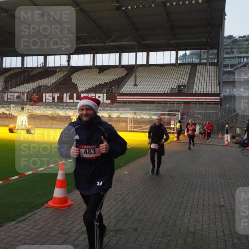 07.12.2025 - St. Pauli X-Mass-Run No. 15 Fabian Wolf http://msf.ph/oto/9374022 07.12.2025 09:58:33 Ziel 238, 261, 483, 532, 1003, 1173, 1528, 1603, 1633, 1774, 1782, 1785, 2205, 4031, 4206 meine-sportfotos.de