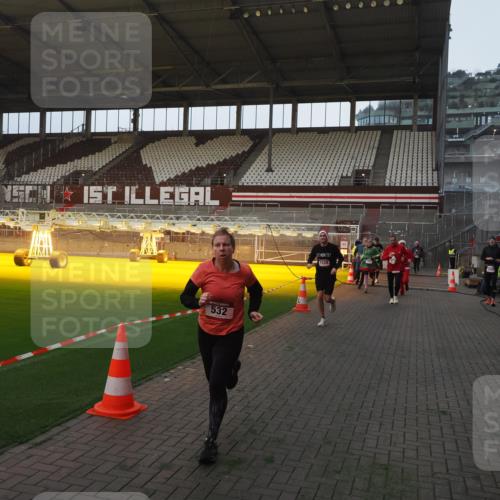 07.12.2025 - St. Pauli X-Mass-Run No. 15 Fabian Wolf http://msf.ph/oto/9374035 07.12.2025 09:58:36 Ziel 238, 261, 483, 532, 1003, 1115, 1173, 1528, 1603, 1782, 1785, 2205, 2392, 3308, 4031, 4206 meine-sportfotos.de