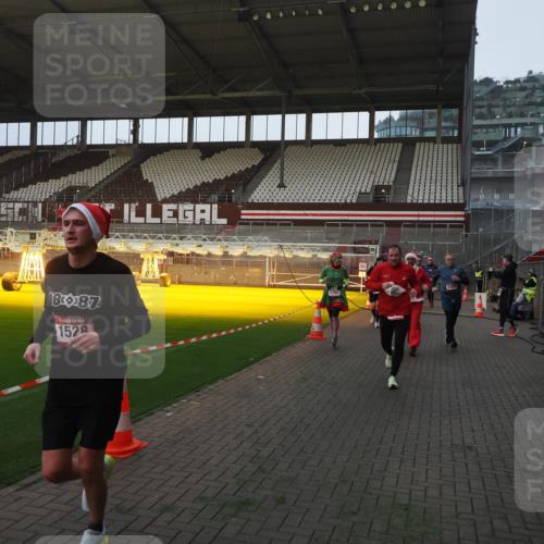 07.12.2025 - St. Pauli X-Mass-Run No. 15 Fabian Wolf http://msf.ph/oto/9374041 07.12.2025 09:58:38 Ziel 238, 261, 483, 532, 1003, 1115, 1173, 1528, 1542, 1603, 1782, 1785, 2392, 3308, 4031, 4206 meine-sportfotos.de