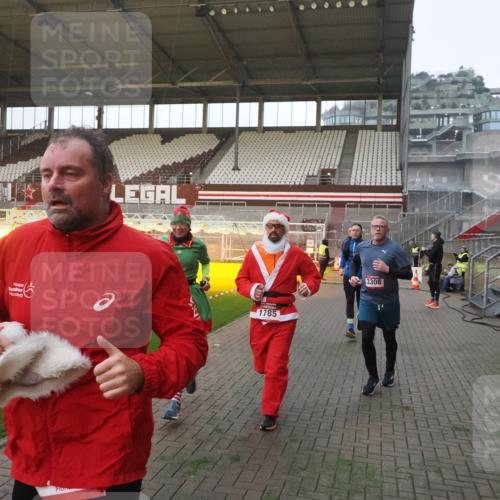 07.12.2025 - St. Pauli X-Mass-Run No. 15 Fabian Wolf http://msf.ph/oto/9374046 07.12.2025 09:58:40 Ziel 483, 532, 1003, 1115, 1528, 1542, 1603, 1782, 1785, 2392, 3308, 4031 meine-sportfotos.de