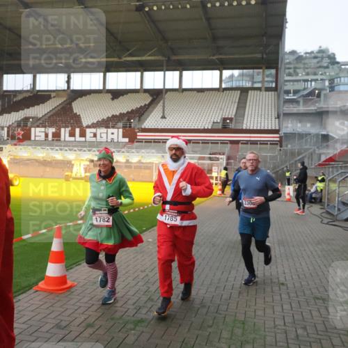 07.12.2025 - St. Pauli X-Mass-Run No. 15 Fabian Wolf http://msf.ph/oto/9374047 07.12.2025 09:58:40 Ziel 483, 532, 1003, 1115, 1528, 1542, 1603, 1782, 1785, 2392, 3308, 4031 meine-sportfotos.de