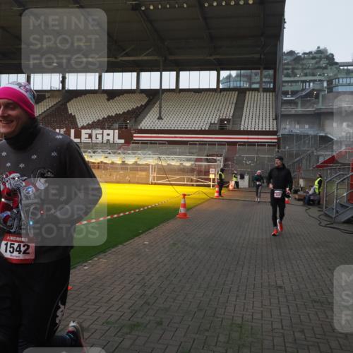 07.12.2025 - St. Pauli X-Mass-Run No. 15 Fabian Wolf http://msf.ph/oto/9374067 07.12.2025 09:58:44 Ziel 483, 532, 655, 1003, 1115, 1528, 1542, 1603, 1782, 1785, 2392, 3308 meine-sportfotos.de