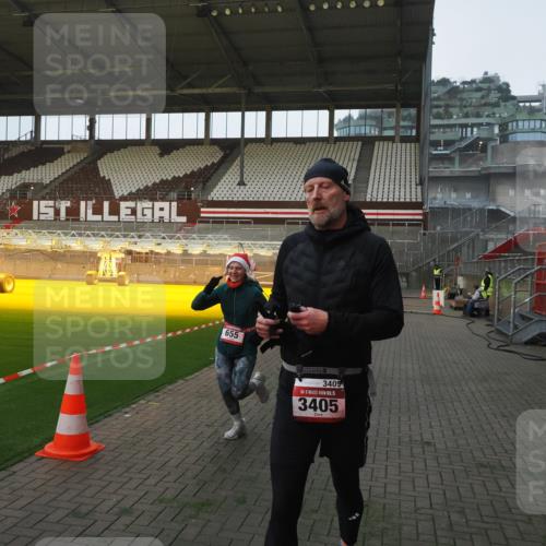 07.12.2025 - St. Pauli X-Mass-Run No. 15 Fabian Wolf http://msf.ph/oto/9374080 07.12.2025 09:58:49 Ziel 532, 655, 1003, 1115, 1528, 1542, 1782, 1785, 2392, 3308 meine-sportfotos.de