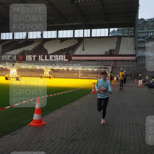 07.12.2025 - St. Pauli X-Mass-Run No. 15 Fabian Wolf http://msf.ph/oto/9374088 07.12.2025 09:59:02 Ziel 655, 2529, 3147, 3345 meine-sportfotos.de