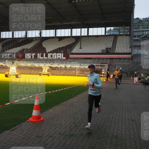 07.12.2025 - St. Pauli X-Mass-Run No. 15 Fabian Wolf http://msf.ph/oto/9374089 07.12.2025 09:59:02 Ziel 655, 2529, 3147, 3345 meine-sportfotos.de