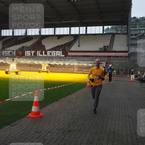 07.12.2025 - St. Pauli X-Mass-Run No. 15 Fabian Wolf http://msf.ph/oto/9374095 07.12.2025 09:59:05 Ziel 2529, 3147, 3345 meine-sportfotos.de
