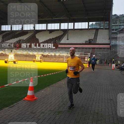 07.12.2025 - St. Pauli X-Mass-Run No. 15 Fabian Wolf http://msf.ph/oto/9374097 07.12.2025 09:59:05 Ziel 2529, 3147, 3345 meine-sportfotos.de