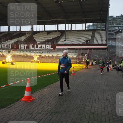 07.12.2025 - St. Pauli X-Mass-Run No. 15 Fabian Wolf http://msf.ph/oto/9374105 07.12.2025 09:59:12 Ziel 939, 1120, 2529, 3147, 3345 meine-sportfotos.de