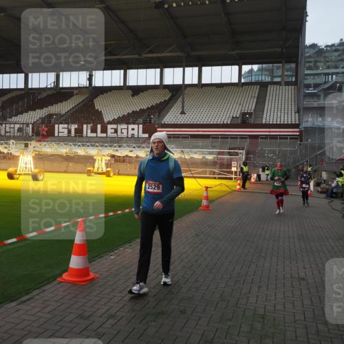 07.12.2025 - St. Pauli X-Mass-Run No. 15 Fabian Wolf http://msf.ph/oto/9374110 07.12.2025 09:59:12 Ziel 939, 1120, 2529, 3147, 3345 meine-sportfotos.de