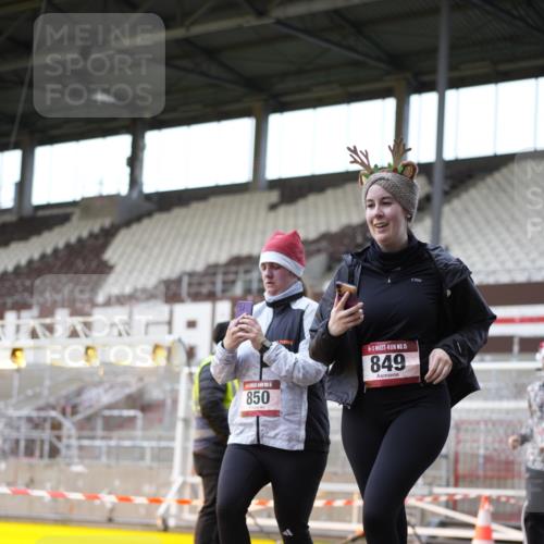07.12.2025 - St. Pauli X-Mass-Run No. 15 Patografie http://msf.ph/oto/9374111 07.12.2025 12:07:47 Ziel 587, 849, 850, 1899, 3460, 3667, 3668, 3691, 3739, 3816, 3898, 3899, 4035, 4210, 4332, 4393, 4395, 4730, 4786, 4791, 4792 meine-sportfotos.de