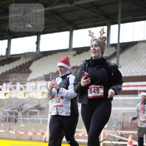 07.12.2025 - St. Pauli X-Mass-Run No. 15 Patografie http://msf.ph/oto/9374113 07.12.2025 12:07:48 Ziel 587, 849, 850, 1899, 2953, 2954, 3460, 3667, 3668, 3691, 3739, 3816, 3898, 3899, 4035, 4210, 4332, 4393, 4395, 4730, 4786, 4791, 4792 meine-sportfotos.de