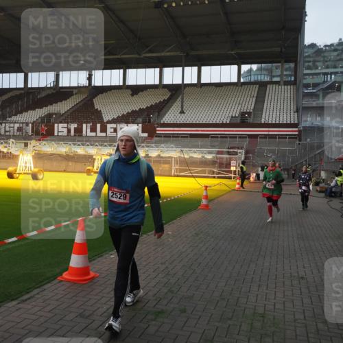 07.12.2025 - St. Pauli X-Mass-Run No. 15 Fabian Wolf http://msf.ph/oto/9374116 07.12.2025 09:59:13 Ziel 939, 1120, 2529, 3147, 3345 meine-sportfotos.de