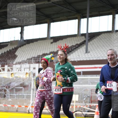 07.12.2025 - St. Pauli X-Mass-Run No. 15 Patografie http://msf.ph/oto/9374126 07.12.2025 12:07:52 Ziel 587, 849, 850, 1899, 2953, 2954, 3460, 3667, 3668, 3691, 3739, 3816, 3898, 3899, 4035, 4210, 4332, 4393, 4395, 4722, 4730 meine-sportfotos.de