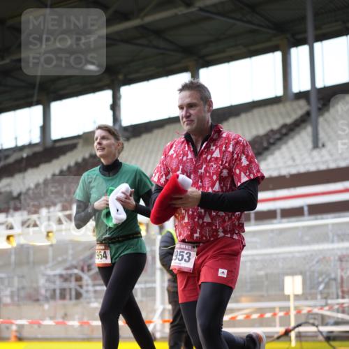 07.12.2025 - St. Pauli X-Mass-Run No. 15 Patografie http://msf.ph/oto/9374132 07.12.2025 12:07:54 Ziel 587, 849, 850, 1224, 1899, 2953, 2954, 3460, 3668, 3816, 3898, 3899, 4035, 4210, 4393, 4395, 4722, 4730 meine-sportfotos.de