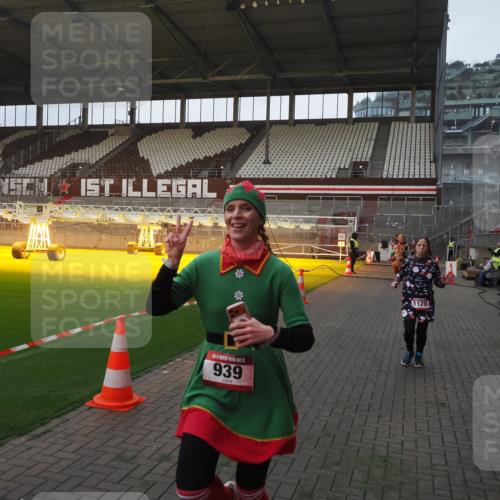 07.12.2025 - St. Pauli X-Mass-Run No. 15 Fabian Wolf http://msf.ph/oto/9374136 07.12.2025 09:59:16 Ziel 939, 1120, 2529, 2657, 3147, 3345 meine-sportfotos.de