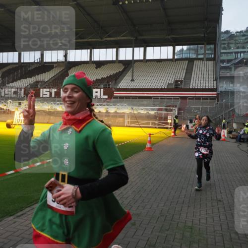 07.12.2025 - St. Pauli X-Mass-Run No. 15 Fabian Wolf http://msf.ph/oto/9374138 07.12.2025 09:59:16 Ziel 939, 1120, 2529, 2657, 3147, 3345 meine-sportfotos.de