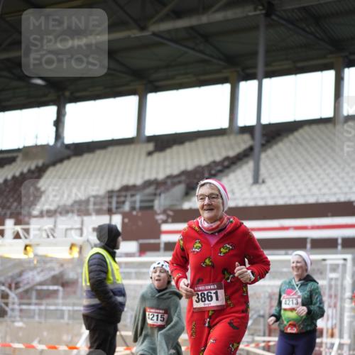 07.12.2025 - St. Pauli X-Mass-Run No. 15 Patografie http://msf.ph/oto/9374146 07.12.2025 12:08:11 Ziel 1224, 1940, 1943, 3397, 3609, 3861, 3867, 4212, 4213, 4214, 4215, 4269, 4271, 4272, 4292 meine-sportfotos.de