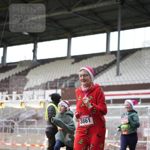07.12.2025 - St. Pauli X-Mass-Run No. 15 Patografie http://msf.ph/oto/9374148 07.12.2025 12:08:11 Ziel 1224, 1940, 1943, 3397, 3609, 3861, 3867, 4212, 4213, 4214, 4215, 4269, 4271, 4272, 4292 meine-sportfotos.de