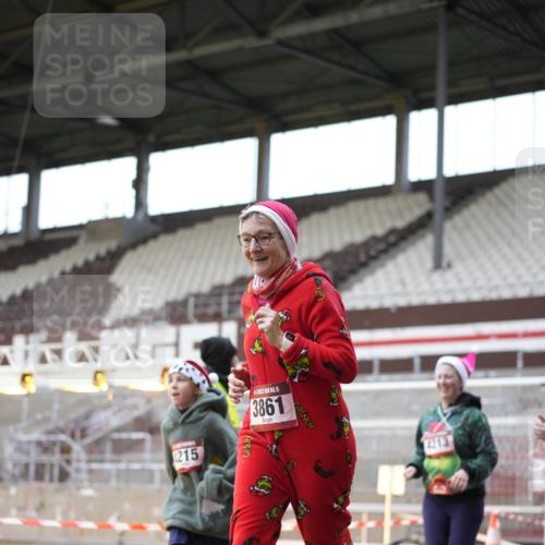 07.12.2025 - St. Pauli X-Mass-Run No. 15 Patografie http://msf.ph/oto/9374150 07.12.2025 12:08:11 Ziel 1224, 1940, 1943, 3397, 3609, 3861, 3867, 4212, 4213, 4214, 4215, 4269, 4271, 4272, 4292 meine-sportfotos.de