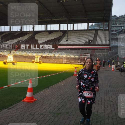 07.12.2025 - St. Pauli X-Mass-Run No. 15 Fabian Wolf http://msf.ph/oto/9374151 07.12.2025 09:59:17 Ziel 939, 1120, 2207, 2529, 2657, 3147, 3345 meine-sportfotos.de