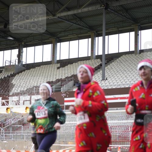 07.12.2025 - St. Pauli X-Mass-Run No. 15 Patografie http://msf.ph/oto/9374152 07.12.2025 12:08:12 Ziel 1224, 1940, 1943, 3397, 3609, 3861, 3867, 4212, 4213, 4214, 4215, 4269, 4271, 4272, 4292 meine-sportfotos.de