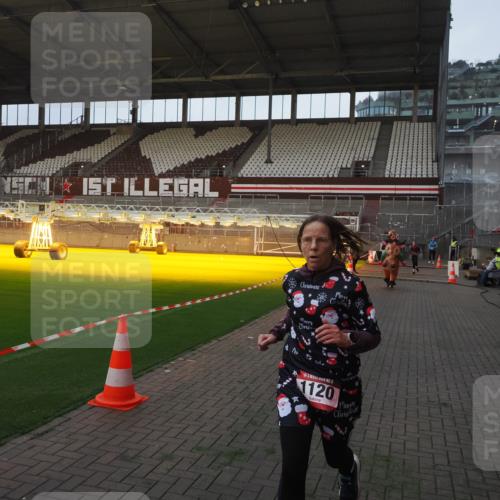 07.12.2025 - St. Pauli X-Mass-Run No. 15 Fabian Wolf http://msf.ph/oto/9374153 07.12.2025 09:59:17 Ziel 939, 1120, 2207, 2529, 2657, 3147, 3345 meine-sportfotos.de
