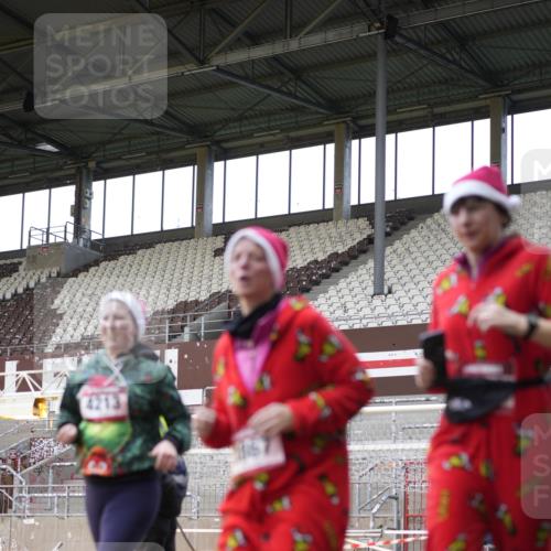07.12.2025 - St. Pauli X-Mass-Run No. 15 Patografie http://msf.ph/oto/9374154 07.12.2025 12:08:12 Ziel 1224, 1940, 1943, 3397, 3609, 3861, 3867, 4212, 4213, 4214, 4215, 4269, 4271, 4272, 4292 meine-sportfotos.de