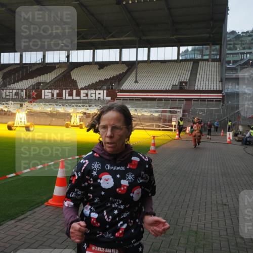 07.12.2025 - St. Pauli X-Mass-Run No. 15 Fabian Wolf http://msf.ph/oto/9374157 07.12.2025 09:59:18 Ziel 939, 1120, 2207, 2529, 2657, 3345 meine-sportfotos.de