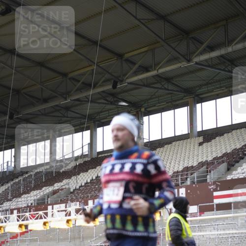 07.12.2025 - St. Pauli X-Mass-Run No. 15 Patografie http://msf.ph/oto/9374158 07.12.2025 12:08:13 Ziel 325, 334, 1224, 1940, 1943, 3397, 3609, 3861, 3867, 4212, 4213, 4214, 4215, 4269, 4271, 4272, 4292 meine-sportfotos.de