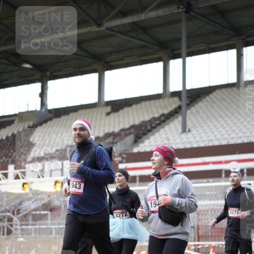 07.12.2025 - St. Pauli X-Mass-Run No. 15 Patografie http://msf.ph/oto/9374160 07.12.2025 12:08:15 Ziel 325, 334, 1493, 1514, 1940, 1943, 3397, 3609, 3861, 3867, 4212, 4213, 4214, 4215, 4269, 4271, 4272, 4292 meine-sportfotos.de