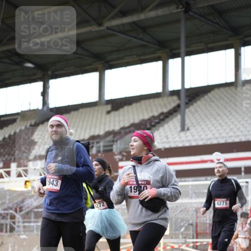 07.12.2025 - St. Pauli X-Mass-Run No. 15 Patografie http://msf.ph/oto/9374162 07.12.2025 12:08:15 Ziel 325, 334, 1493, 1514, 1940, 1943, 3397, 3609, 3861, 3867, 4212, 4213, 4214, 4215, 4269, 4271, 4272, 4292 meine-sportfotos.de