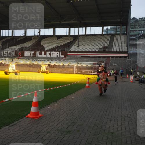 07.12.2025 - St. Pauli X-Mass-Run No. 15 Fabian Wolf http://msf.ph/oto/9374169 07.12.2025 09:59:20 Ziel 939, 1120, 2207, 2529, 2657 meine-sportfotos.de