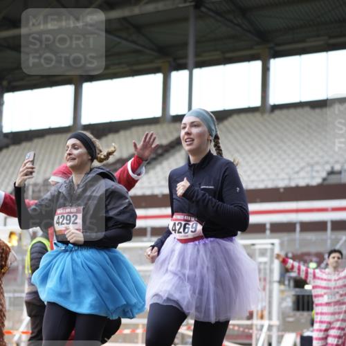 07.12.2025 - St. Pauli X-Mass-Run No. 15 Patografie http://msf.ph/oto/9374171 07.12.2025 12:08:17 Ziel 325, 334, 1493, 1514, 1940, 1943, 3397, 3609, 3861, 3867, 4212, 4213, 4214, 4215, 4269, 4271, 4272, 4292, 4711, 4717 meine-sportfotos.de