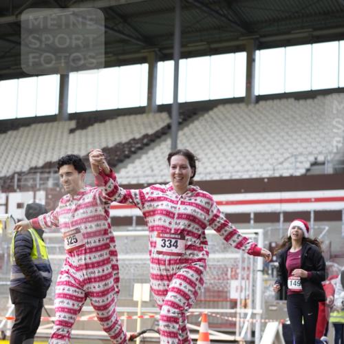 07.12.2025 - St. Pauli X-Mass-Run No. 15 Patografie http://msf.ph/oto/9374177 07.12.2025 12:08:18 Ziel 325, 334, 1493, 1514, 1940, 1943, 3397, 3609, 3861, 3867, 4212, 4213, 4214, 4215, 4269, 4271, 4272, 4292, 4711, 4712, 4717 meine-sportfotos.de