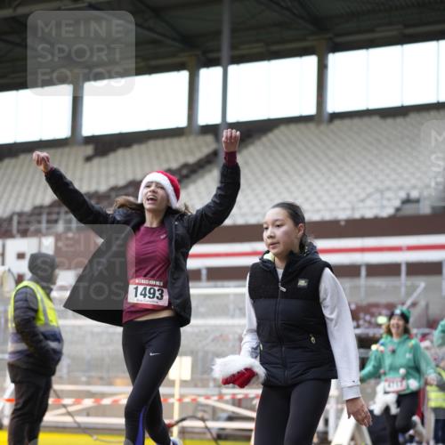 07.12.2025 - St. Pauli X-Mass-Run No. 15 Patografie http://msf.ph/oto/9374179 07.12.2025 12:08:19 Ziel 325, 334, 1493, 1514, 1940, 1943, 3397, 3609, 3861, 3867, 4212, 4213, 4214, 4215, 4269, 4271, 4272, 4292, 4711, 4712, 4717 meine-sportfotos.de