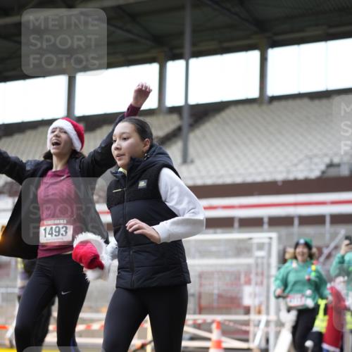 07.12.2025 - St. Pauli X-Mass-Run No. 15 Patografie http://msf.ph/oto/9374183 07.12.2025 12:08:19 Ziel 325, 334, 1493, 1514, 1940, 1943, 3397, 3609, 3861, 3867, 4212, 4213, 4214, 4215, 4269, 4271, 4272, 4292, 4711, 4712, 4717 meine-sportfotos.de