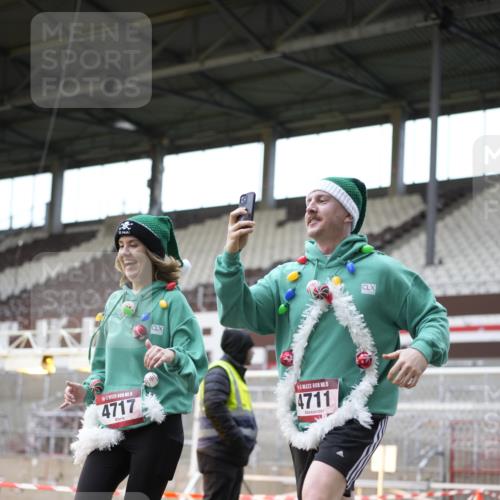 07.12.2025 - St. Pauli X-Mass-Run No. 15 Patografie http://msf.ph/oto/9374186 07.12.2025 12:08:21 Ziel 325, 334, 1493, 1514, 1940, 1943, 3141, 3397, 3609, 3861, 3867, 4212, 4213, 4214, 4215, 4269, 4271, 4272, 4292, 4711, 4712, 4717 meine-sportfotos.de