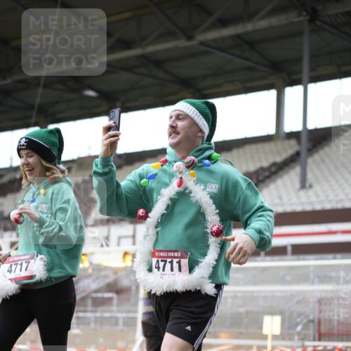 07.12.2025 - St. Pauli X-Mass-Run No. 15 Patografie http://msf.ph/oto/9374188 07.12.2025 12:08:21 Ziel 325, 334, 1493, 1514, 1940, 1943, 3141, 3397, 3609, 3861, 3867, 4212, 4213, 4214, 4215, 4269, 4271, 4272, 4292, 4711, 4712, 4717 meine-sportfotos.de