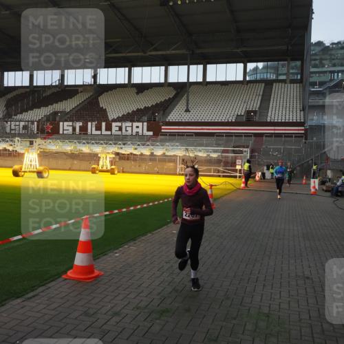 07.12.2025 - St. Pauli X-Mass-Run No. 15 Fabian Wolf http://msf.ph/oto/9374198 07.12.2025 09:59:24 Ziel 939, 1120, 2204, 2207, 2657, 4029 meine-sportfotos.de