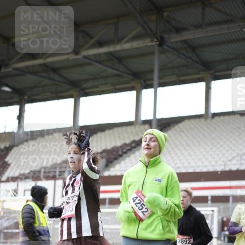 07.12.2025 - St. Pauli X-Mass-Run No. 15 Patografie http://msf.ph/oto/9374199 07.12.2025 12:08:32 Ziel 325, 334, 1214, 1219, 1253, 1269, 1493, 1514, 2679, 2873, 2889, 2892, 3141, 3595, 3876, 4084, 4182, 4183, 4252, 4422, 4711, 4712, 4717 meine-sportfotos.de